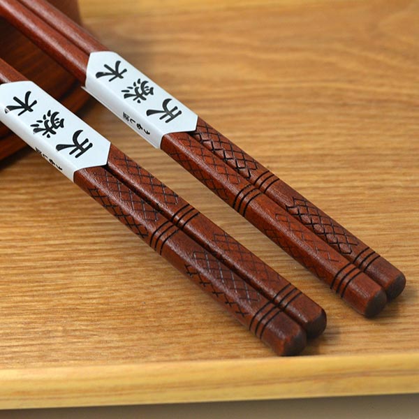 5 paires de baguettes japonaises illustrées – Esprit du Japon