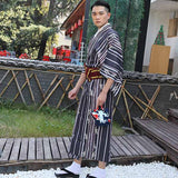 Kimono homme japonais avec rayures yukata 