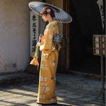 Kimono japonais femme de cérémonie fleuri