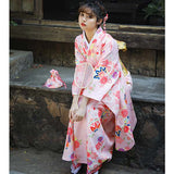 Kimono japonais femme traditionnel rose printemps 