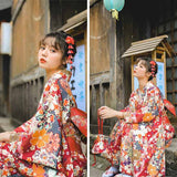 Kimono traditionnel japonais femme fleur
